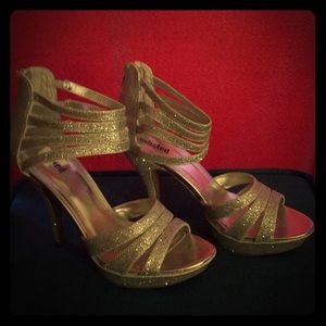 Unlisted A Kenneth Cole Production